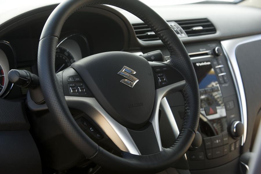  Suzuki Kizashi Sport 2011 года  (фото 7 из 63)